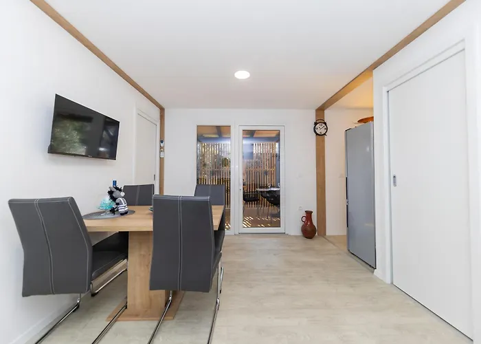 Ljetni San Апартаменты *